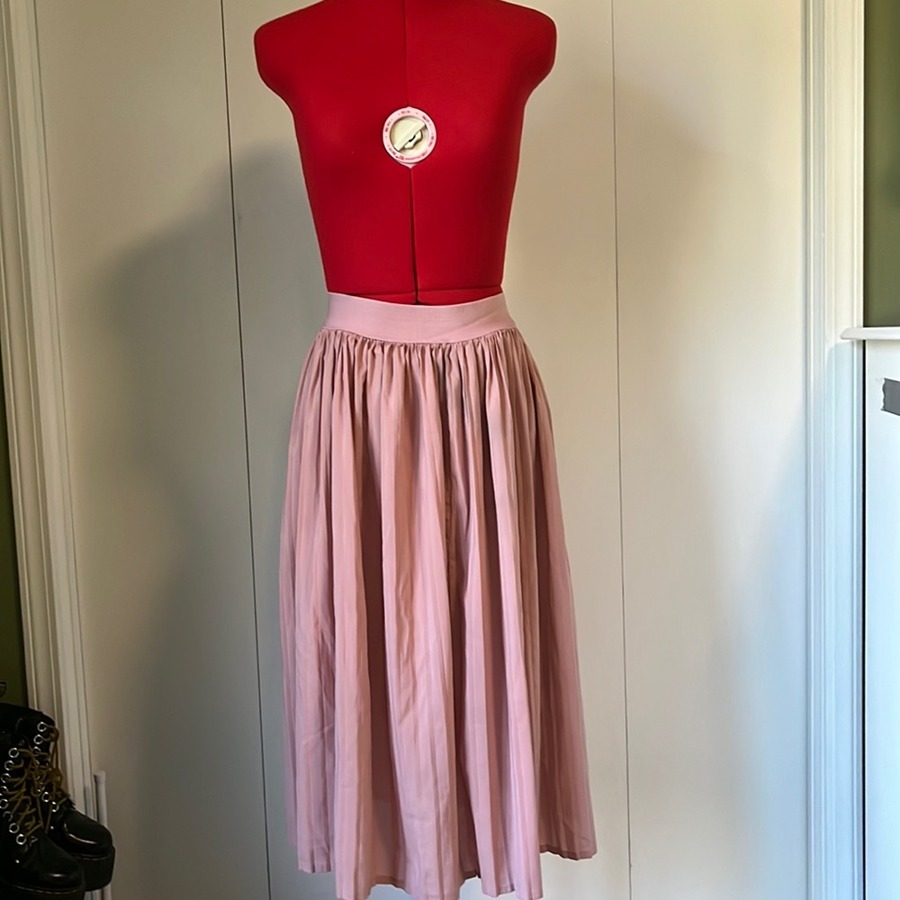 Pink knee-length skirt